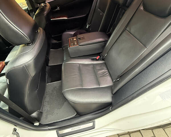 Білий Тойота Камрі, об'ємом двигуна 2.49 л та пробігом 216 тис. км за 12500 $, фото 8 на Automoto.ua