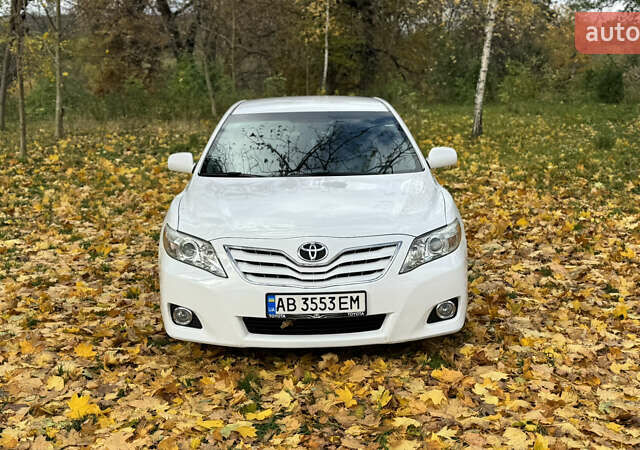 Тойота Камри 2011 в Виннице на Automoto.ua Белый Тойота Камри, объемом двигателя 2.5 л и пробегом 230 тыс. км за 10250 $, фото 18 на Automoto.ua