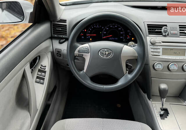 Тойота Камри 2011 в Виннице на Automoto.ua Белый Тойота Камри, объемом двигателя 2.5 л и пробегом 230 тыс. км за 10250 $, фото 51 на Automoto.ua