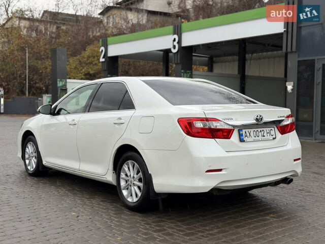 Белый Тойота Камри, объемом двигателя 2.5 л и пробегом 152 тыс. км за 12700 $, фото 6 на Automoto.ua