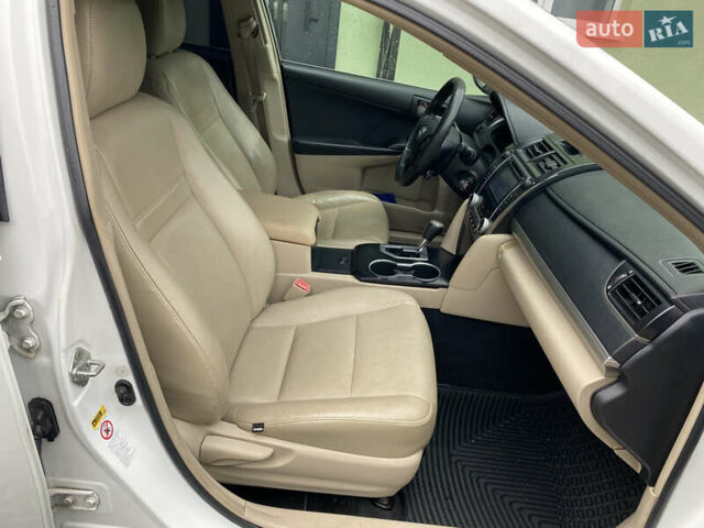 Білий Тойота Камрі, об'ємом двигуна 2.5 л та пробігом 230 тис. км за 10000 $, фото 8 на Automoto.ua