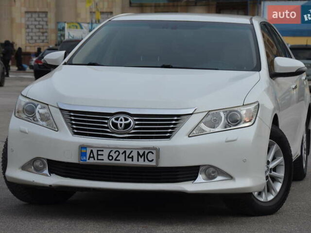 Белый Тойота Камри, объемом двигателя 2.5 л и пробегом 217 тыс. км за 15100 $, фото 1 на Automoto.ua