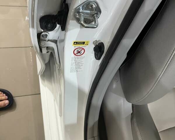 Белый Тойота Камри, объемом двигателя 3.46 л и пробегом 257 тыс. км за 13100 $, фото 90 на Automoto.ua