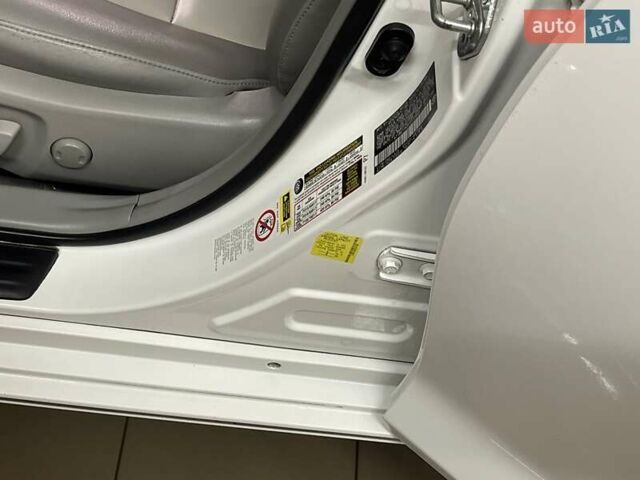 Белый Тойота Камри, объемом двигателя 3.46 л и пробегом 257 тыс. км за 13100 $, фото 60 на Automoto.ua