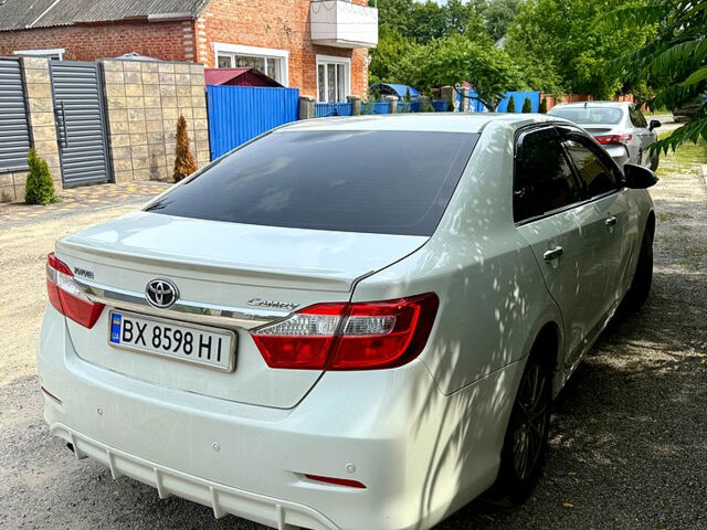 Белый Тойота Камри, объемом двигателя 2.5 л и пробегом 297 тыс. км за 12200 $, фото 1 на Automoto.ua