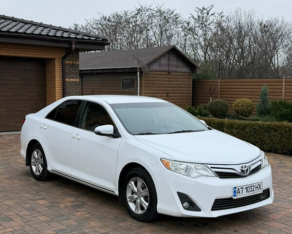 Белый Тойота Камри, объемом двигателя 2.5 л и пробегом 277 тыс. км за 10700 $, фото 5 на Automoto.ua