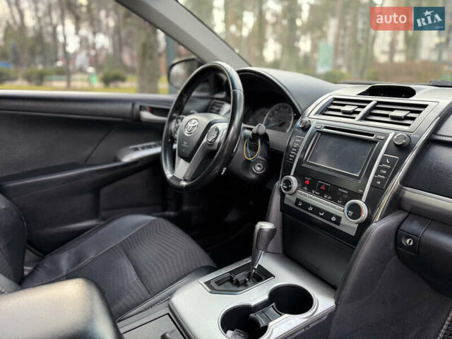 Белый Тойота Камри, объемом двигателя 2.5 л и пробегом 180 тыс. км за 10999 $, фото 12 на Automoto.ua