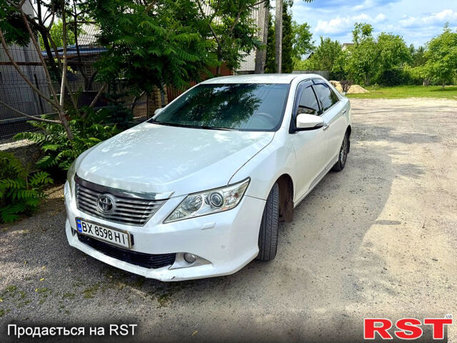 Белый Тойота Камри, объемом двигателя 2.5 л и пробегом 297 тыс. км за 12200 $, фото 4 на Automoto.ua