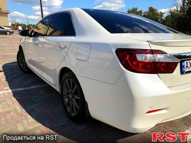 Белый Тойота Камри, объемом двигателя 2.5 л и пробегом 142 тыс. км за 14500 $, фото 1 на Automoto.ua