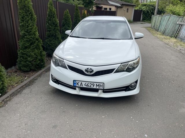 Белый Тойота Камри, объемом двигателя 2.5 л и пробегом 228 тыс. км за 8800 $, фото 8 на Automoto.ua