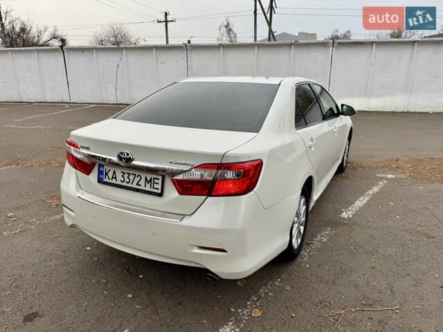 Белый Тойота Камри, объемом двигателя 2.49 л и пробегом 280 тыс. км за 9800 $, фото 4 на Automoto.ua