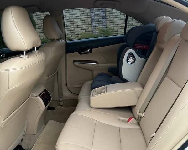 Белый Тойота Камри, объемом двигателя 2.49 л и пробегом 235 тыс. км за 12500 $, фото 5 на Automoto.ua