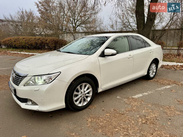 Белый Тойота Камри, объемом двигателя 2.49 л и пробегом 280 тыс. км за 9800 $, фото 17 на Automoto.ua