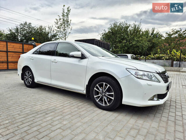 Белый Тойота Камри, объемом двигателя 2.49 л и пробегом 192 тыс. км за 14400 $, фото 1 на Automoto.ua