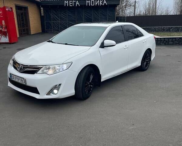 Белый Тойота Камри, объемом двигателя 3.46 л и пробегом 257 тыс. км за 13100 $, фото 5 на Automoto.ua