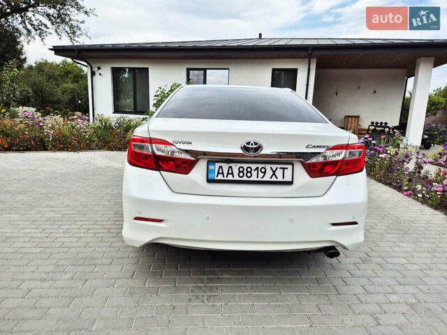 Белый Тойота Камри, объемом двигателя 2.49 л и пробегом 192 тыс. км за 14400 $, фото 6 на Automoto.ua