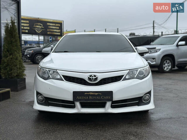 Білий Тойота Камрі, об'ємом двигуна 2.5 л та пробігом 180 тис. км за 11400 $, фото 6 на Automoto.ua