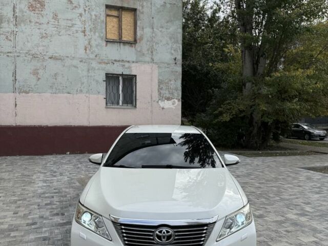 Білий Тойота Камрі, об'ємом двигуна 2.5 л та пробігом 185 тис. км за 14000 $, фото 2 на Automoto.ua