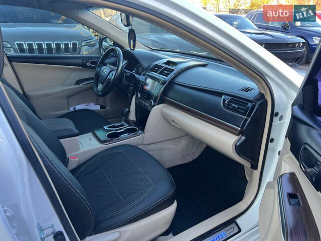 Белый Тойота Камри, объемом двигателя 2.5 л и пробегом 170 тыс. км за 11200 $, фото 14 на Automoto.ua