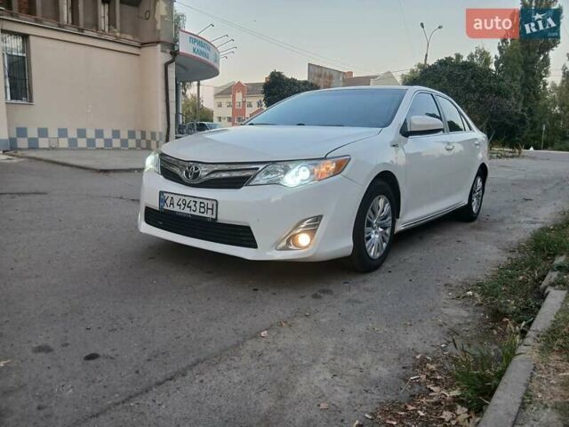 Білий Тойота Камрі, об'ємом двигуна 2.49 л та пробігом 250 тис. км за 10600 $, фото 1 на Automoto.ua