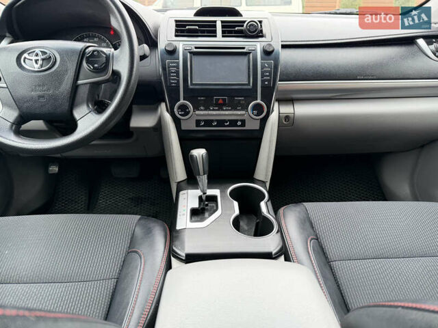 Белый Тойота Камри, объемом двигателя 2.5 л и пробегом 277 тыс. км за 10700 $, фото 19 на Automoto.ua