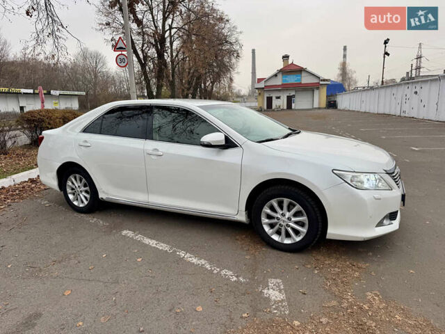 Белый Тойота Камри, объемом двигателя 2.49 л и пробегом 280 тыс. км за 9800 $, фото 2 на Automoto.ua