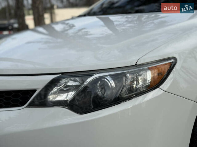 Белый Тойота Камри, объемом двигателя 2.5 л и пробегом 180 тыс. км за 10999 $, фото 4 на Automoto.ua