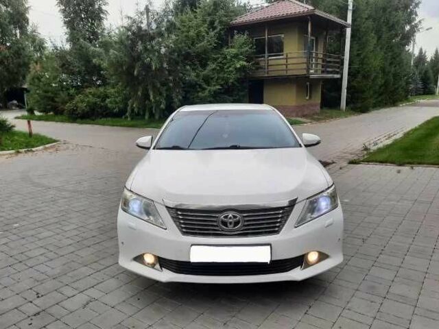 Белый Тойота Камри, объемом двигателя 2.5 л и пробегом 114 тыс. км за 6300 $, фото 7 на Automoto.ua