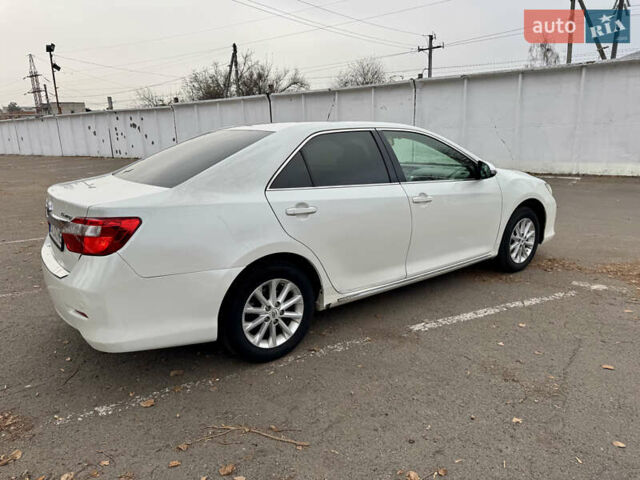 Белый Тойота Камри, объемом двигателя 2.49 л и пробегом 280 тыс. км за 9800 $, фото 3 на Automoto.ua