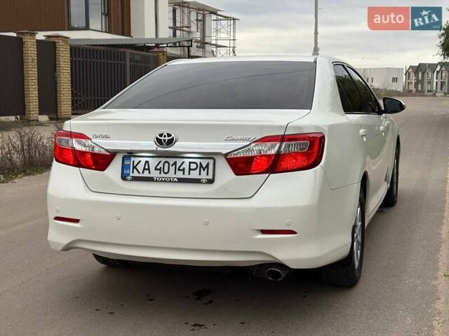 Белый Тойота Камри, объемом двигателя 2.49 л и пробегом 235 тыс. км за 12500 $, фото 3 на Automoto.ua