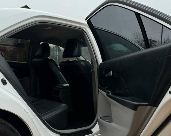 Белый Тойота Камри, объемом двигателя 2.5 л и пробегом 277 тыс. км за 10700 $, фото 15 на Automoto.ua