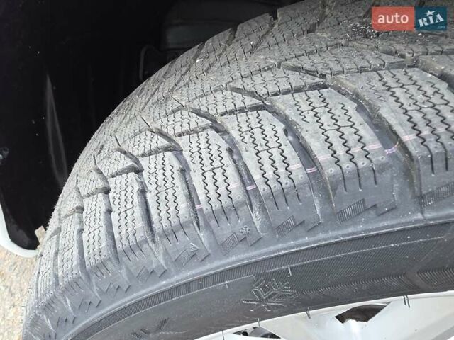 Белый Тойота Камри, объемом двигателя 2.49 л и пробегом 158 тыс. км за 13999 $, фото 17 на Automoto.ua