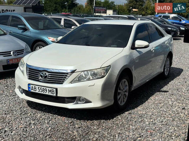 Белый Тойота Камри, объемом двигателя 2.5 л и пробегом 155 тыс. км за 13700 $, фото 2 на Automoto.ua