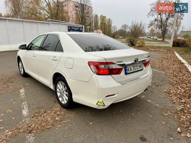 Белый Тойота Камри, объемом двигателя 2.49 л и пробегом 280 тыс. км за 9800 $, фото 5 на Automoto.ua