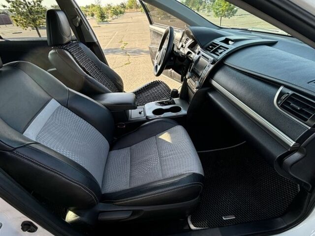 Білий Тойота Камрі, об'ємом двигуна 2.5 л та пробігом 270 тис. км за 10500 $, фото 9 на Automoto.ua