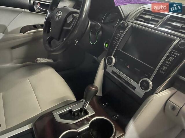 Белый Тойота Камри, объемом двигателя 3.46 л и пробегом 257 тыс. км за 13100 $, фото 89 на Automoto.ua
