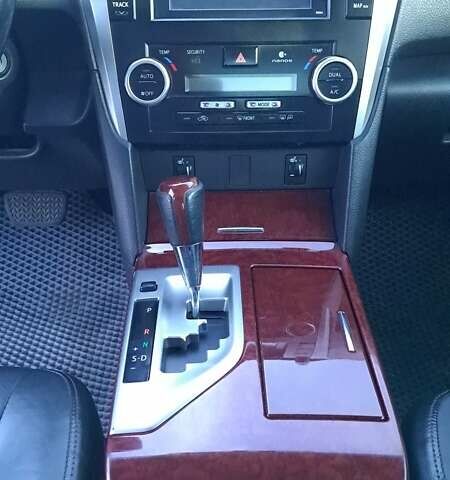 Белый Тойота Камри, объемом двигателя 2.5 л и пробегом 195 тыс. км за 11800 $, фото 6 на Automoto.ua