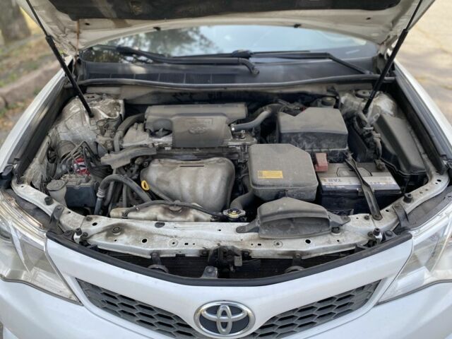 Белый Тойота Камри, объемом двигателя 2.5 л и пробегом 170 тыс. км за 9700 $, фото 7 на Automoto.ua