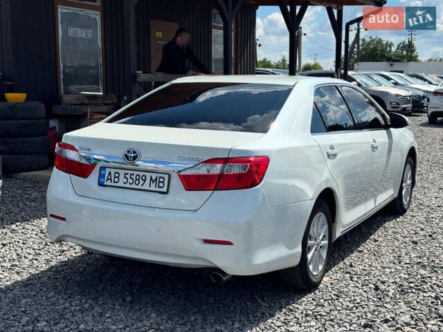 Белый Тойота Камри, объемом двигателя 2.5 л и пробегом 155 тыс. км за 13700 $, фото 3 на Automoto.ua