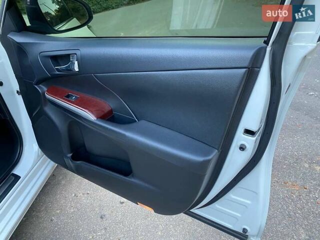 Білий Тойота Камрі, об'ємом двигуна 2.5 л та пробігом 147 тис. км за 15350 $, фото 41 на Automoto.ua