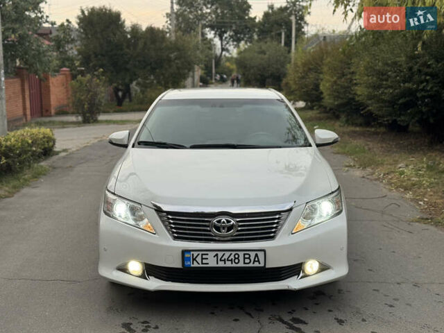 Белый Тойота Камри, объемом двигателя 2.5 л и пробегом 106 тыс. км за 12300 $, фото 1 на Automoto.ua