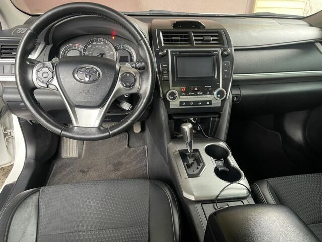 Белый Тойота Камри, объемом двигателя 2.5 л и пробегом 228 тыс. км за 8800 $, фото 7 на Automoto.ua