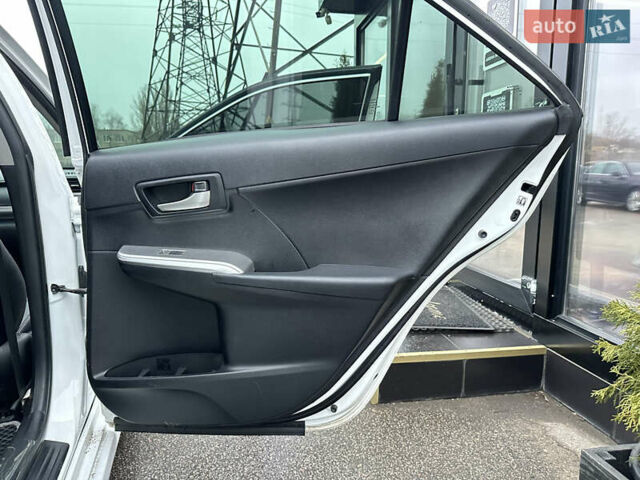 Білий Тойота Камрі, об'ємом двигуна 2.5 л та пробігом 180 тис. км за 11400 $, фото 21 на Automoto.ua