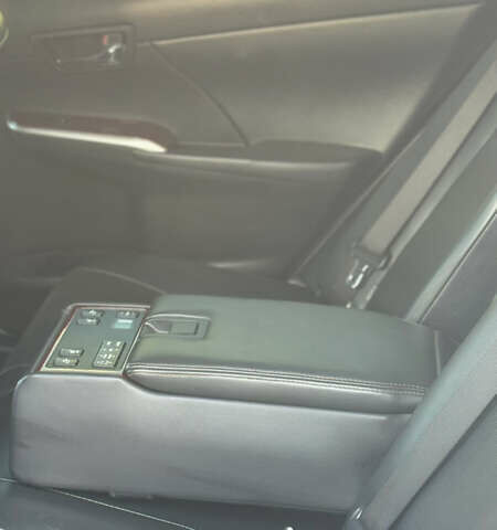 Белый Тойота Камри, объемом двигателя 2.5 л и пробегом 220 тыс. км за 14000 $, фото 18 на Automoto.ua