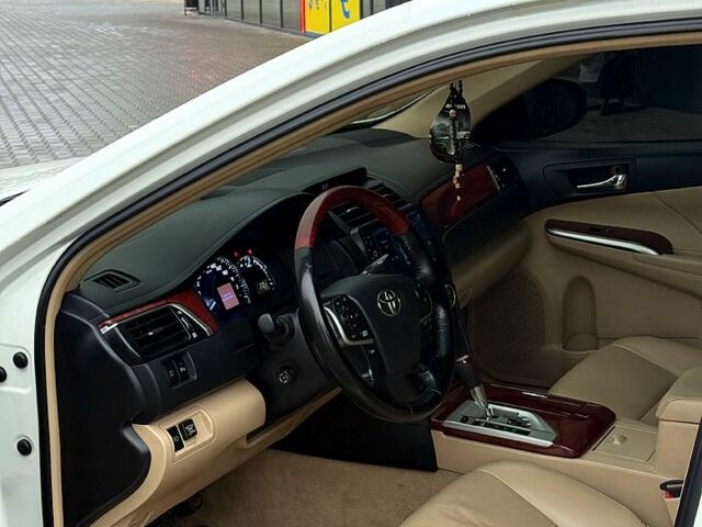 Белый Тойота Камри, объемом двигателя 2.5 л и пробегом 190 тыс. км за 14800 $, фото 8 на Automoto.ua