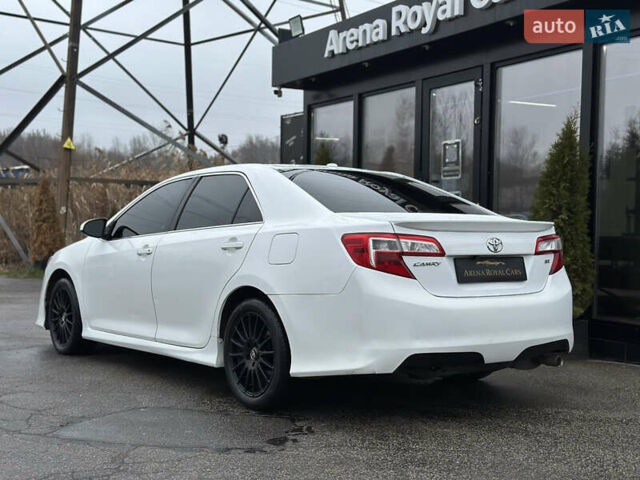 Білий Тойота Камрі, об'ємом двигуна 2.5 л та пробігом 180 тис. км за 11400 $, фото 9 на Automoto.ua