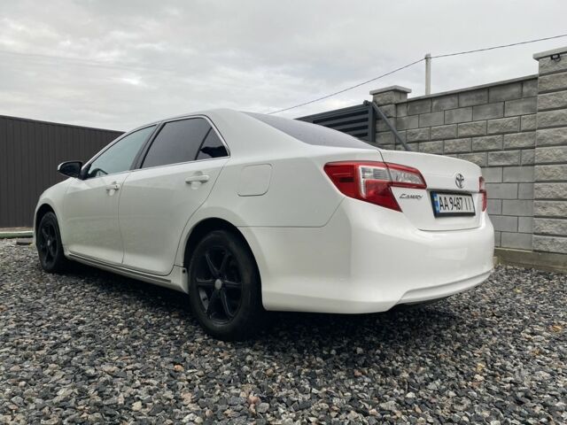 Білий Тойота Камрі, об'ємом двигуна 2.5 л та пробігом 230 тис. км за 10000 $, фото 2 на Automoto.ua