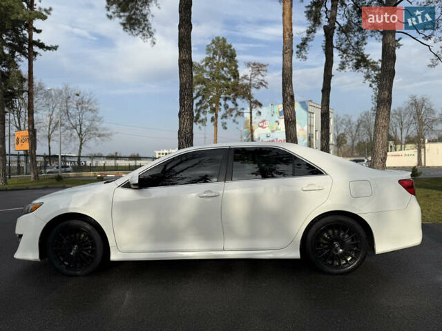 Белый Тойота Камри, объемом двигателя 2.5 л и пробегом 180 тыс. км за 10999 $, фото 6 на Automoto.ua