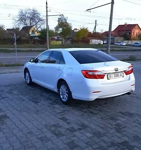 Белый Тойота Камри, объемом двигателя 2.5 л и пробегом 195 тыс. км за 11800 $, фото 3 на Automoto.ua