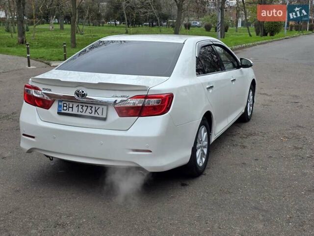 Белый Тойота Камри, объемом двигателя 2.49 л и пробегом 158 тыс. км за 13999 $, фото 4 на Automoto.ua